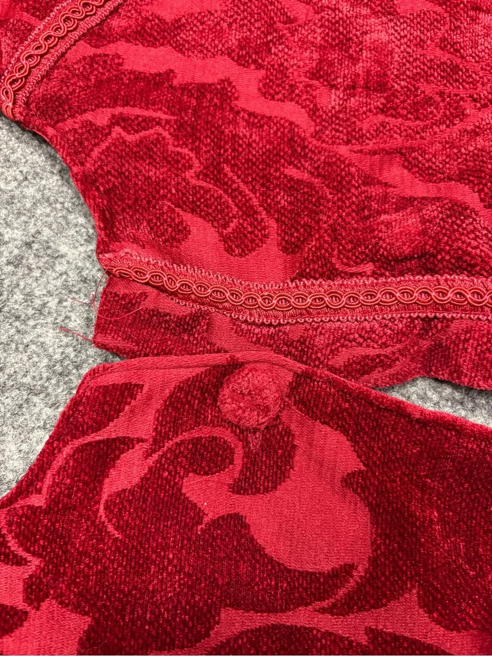 Gorgeous Red Velvet Damask Christmas Tree Skirt One Flawed Buttom